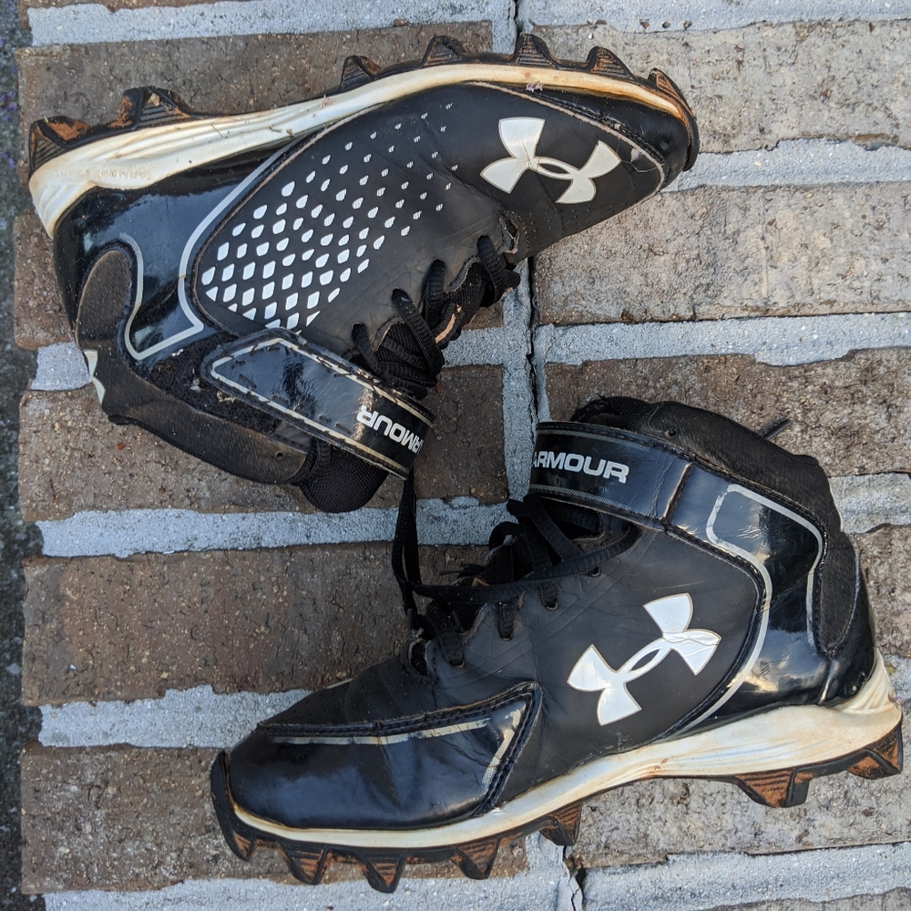 Under Armour cleats 3y